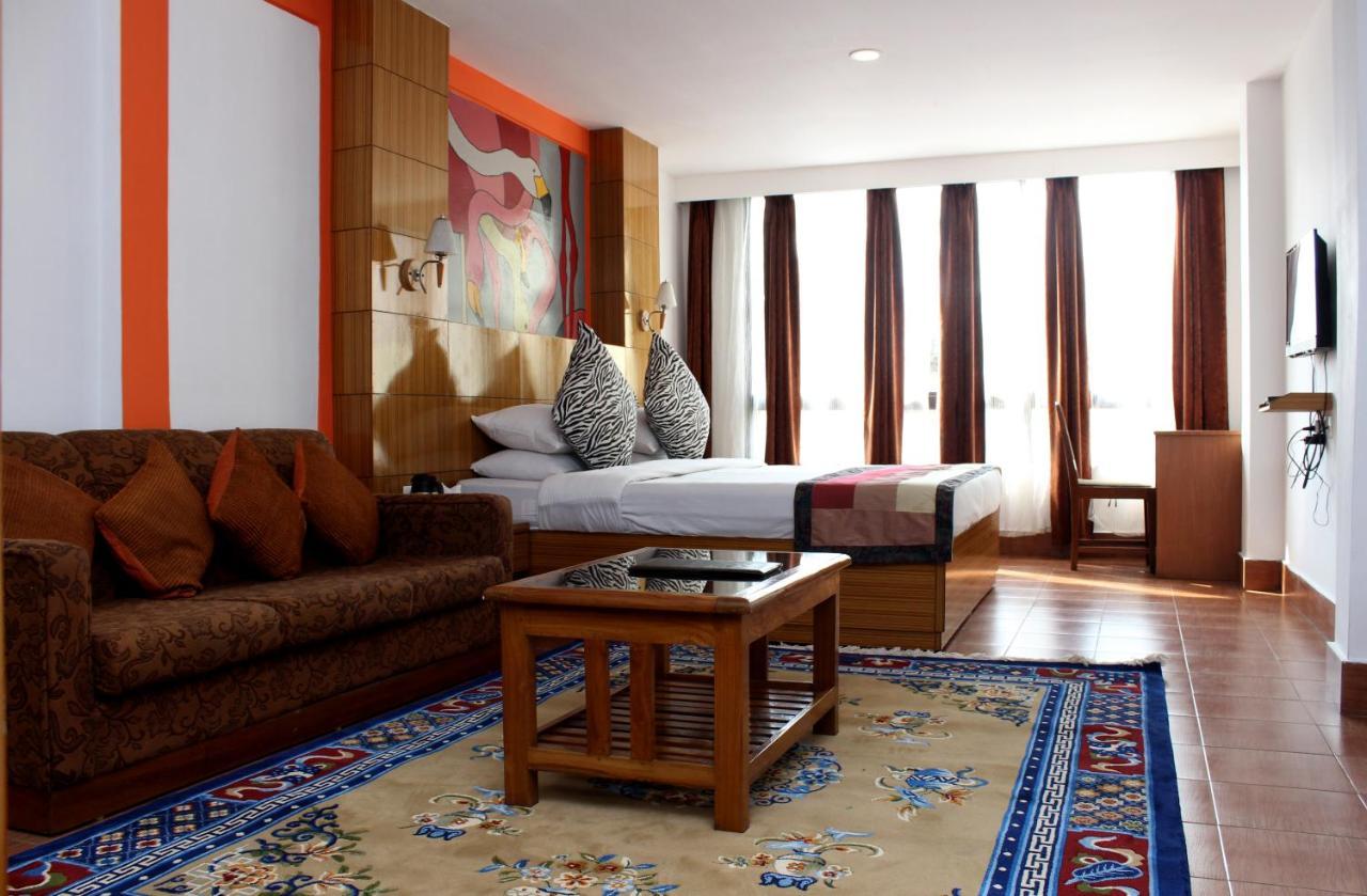 Hotel Tarayana กังต็อก ภายนอก รูปภาพ
